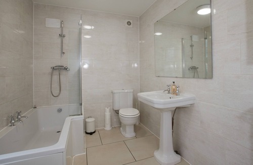 Chelmsford House | Three Bedroom House in Chelmsford