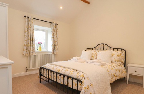 Wesham Cottage | THY OWD STY, pet friendly, with open fire in Kirkham