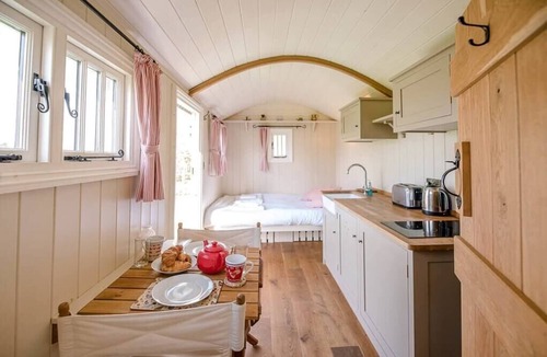 Framlingham Apartment | Thyme Shepherds Hut at Boundary Farm, Framlingham