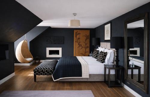 New Town Hotel | Tigerlily