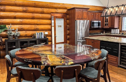 Centre Wellington House | Timber Sky Estate - Family & Pet-Friendly Log Cabin in Elora