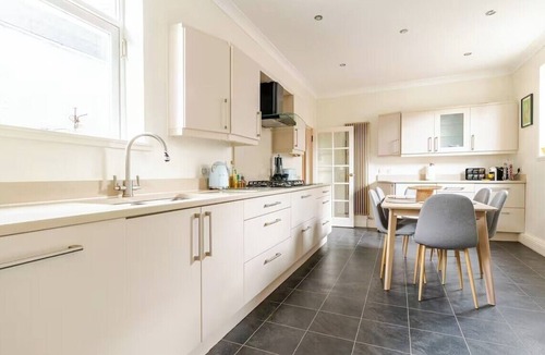 Cramond Bridge House | Timeless 19th-century coastal Edinburgh villa with modern comforts and hot tub