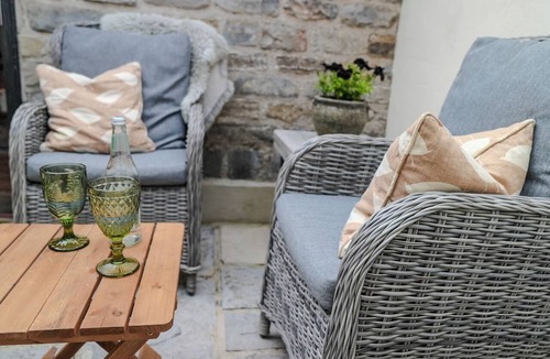 Aller Apartment | ‘TIN BATH’ A COTTAGE AS GLORIOUS AS IT’S NAMESAKE