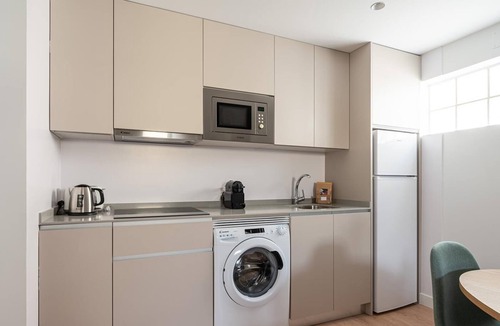 Embajadores Apartment | Tirso de Molina - 2 Bedroom Penthouse with sofa bed