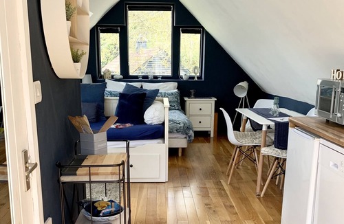 Bury St Edmunds Apartment | Tollgate Lodge Studio Apartment - Private Entrance