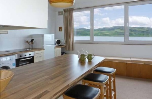 Tighnabruaich Cottage | Top Flat