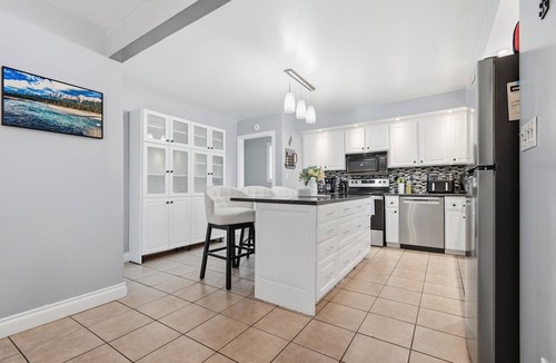 Riverside House | TOP Rated Home: Cozy & Spacious Family Home w/Fireplace, Sunroom and Heated Pool