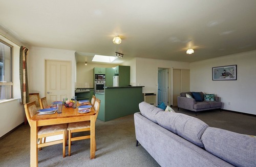 South Bay House | Torquay Central - Kaikoura Holiday Home