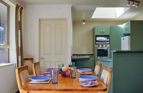 South Bay House | Torquay Central - Kaikoura Holiday Home