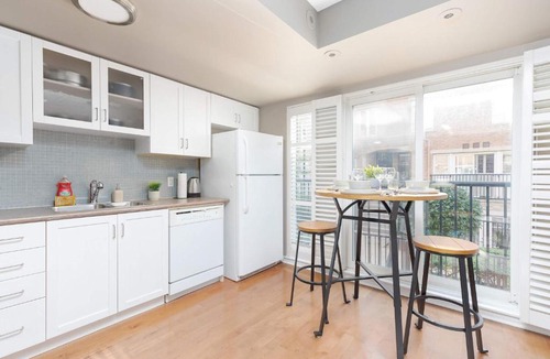 King West Village Apartment | Town House by Exhibition and BMO Field - Sleeps 2