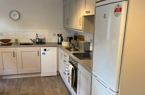 Enniskillen House | TownHouse - Sleeps 6 - Parking - Garden