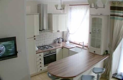 Bothwell Apartment | Traditional 2-bed conversion in Bothwell village, near Glasgow