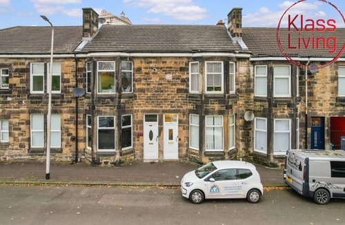 Coatbridge Apartment | Traditional ground floor apartment close to train station