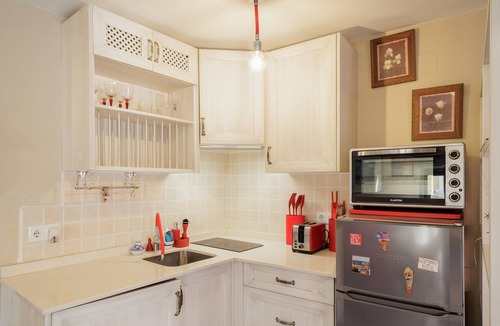 San Vicente Apartment | 'Trajano Casco Antiguo' Apartment with Wi-Fi and Air Conditioning