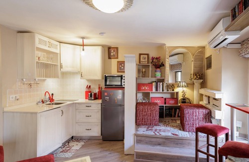 San Vicente Apartment | 'Trajano Casco Antiguo' Apartment with Wi-Fi and Air Conditioning