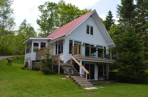 McMurrich/Monteith Cottage | Tranquil Buck Lake Cottage-8 Guests- Winterized-Star Gazers Dream!