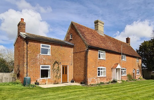 Saxmundham Cottage | Tranquil Cottage adjoining rural farmhouse 5 miles from Suffolk Coast