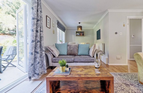 Buckhurst Hill House | Tranquil Garden Retreat in Buckhurst Hill