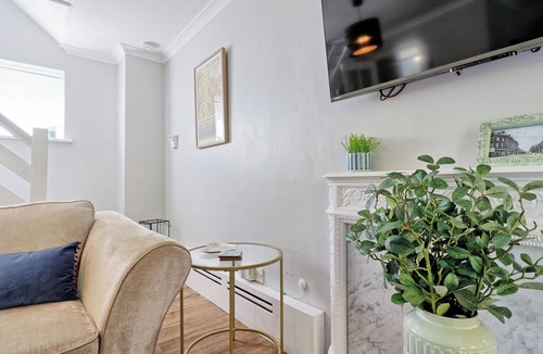 Buckhurst Hill House | Tranquil Garden Retreat in Buckhurst Hill