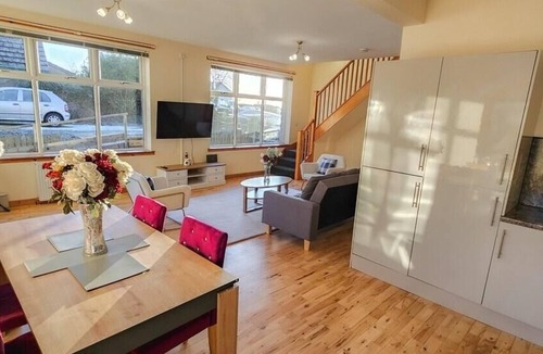 East Lothian House | Tranquil Hillside Retreat in Gowkshill