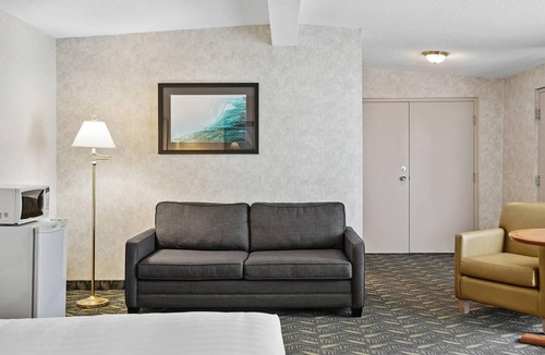 Niagara Falls Hotel | Travelodge by Wyndham Niagara Falls at the Falls