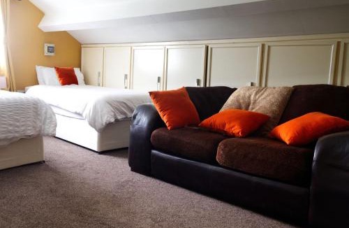 Wolverhampton House | Triple single Bedroom with Garden Netflix Free Parking