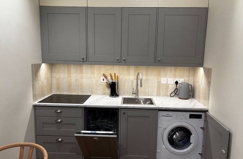 Royston Apartment | Triple Studios - Studio Apartment, Sleeps 3