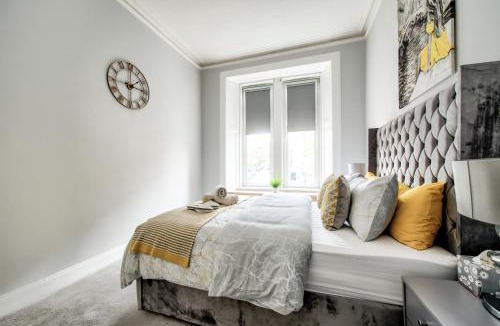 North West Apartment | Two Bed Stylish Apartment in Heart of West End