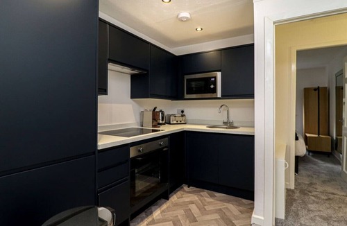 Newton Mearns Apartment | Two Bedroom Apartment in Beautiful Leafy Suburb