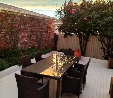 Blenheim Bed & Breakfast | Two Totara Townhouse One Bedroom Executive Townhouse