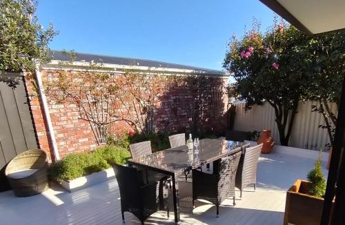Blenheim Bed & Breakfast | Two Totara Townhouse One Bedroom Executive Townhouse