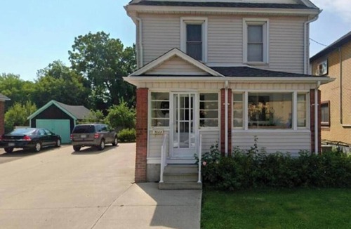 Niagara Falls House | Ultra Close to the Falls