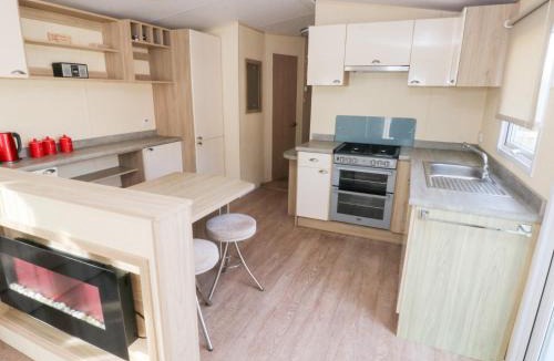 Ferryside House | Under Cliff Caravan