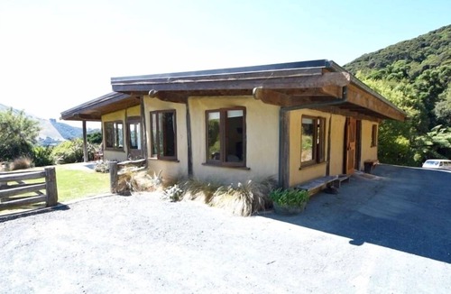 Cable Bay House | Unique Adobe Home set in stunning bush/coastal setting