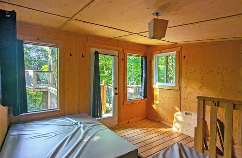 Saint-Faustin-Lac-Carre House | Unique elevated treehouse on Lac Cordon | Lodging #14