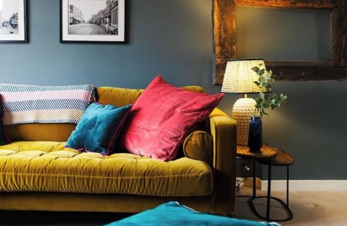 St Albans Apartment | Unique Exclusive Historical 16th Cent. Central St Albans Apt 8 min train London