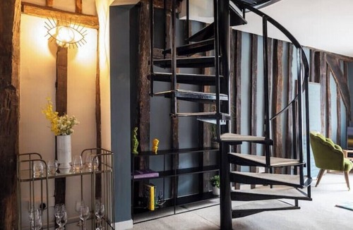 St Albans Apartment | Unique Exclusive Historical 16th Cent. Central St Albans Apt 8 min train London