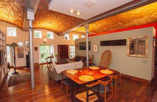 Kelvinbridge House | Unique House in Park District
