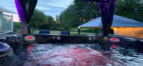 Elstree House | Unique House with Hot Tub Near London&Harry Potter