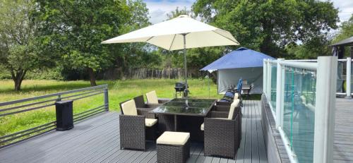 Elstree House | Unique House with Hot Tub Near London&Harry Potter