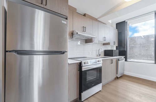 Dean Park Apartment | Unit 3 - Modern Fully Furnished 3 Bedroom Apartment