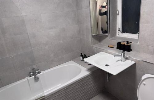 Mansewood Apartment | Upper Glasgow Apartment