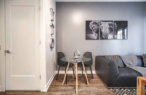 Bay Cloverhill Apartment | Upscale 1BR Apt with Stunning Views, near CN Tower
