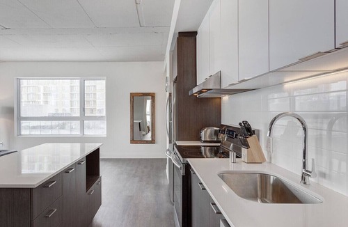Laval Apartment | Upscale 3BR Apt: BBQ Area & Lovely Skyline Views