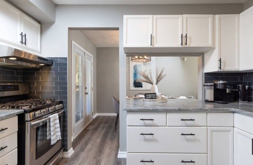 St. Catharines House | Upscale 3BR Designer House with POOL!