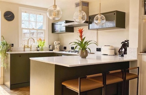 St Albans Cottage | Upscale Bright Boutique Cottage Central St Albans 8 min to train - 20 min London