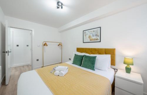 West Ham Apartment | Urban And Trendy Stratford Property Sleeps 8 Free Parking Wifi
