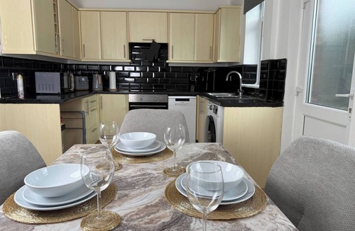 Ridgeway House | Urban Calm Spacious 3-bed Home With Free Parking