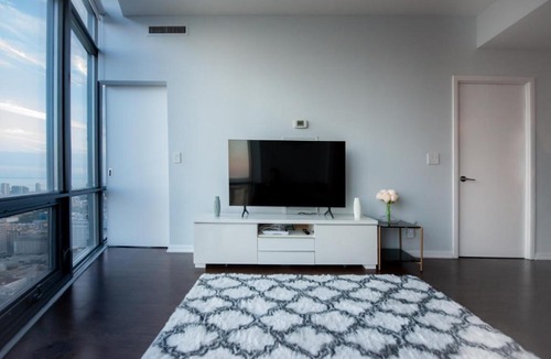 Grange Park Apartment | Urban Skyline