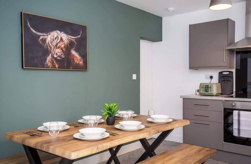Cowpen House | Vacant nests | The Cowpen | 3BR | Parking & Wi-Fi